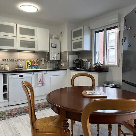 Bright Sunny Flat 2 Bedrooms 750 Sqft + Free Pkg Appartement Saint-Ouen (Seine-Saint-Denis)