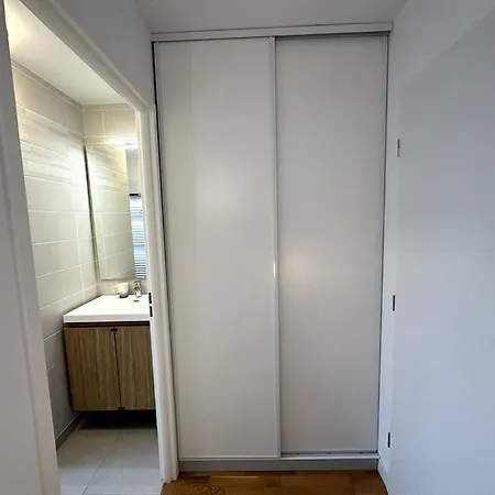 Bright Sunny Flat 2 Bedrooms 750 Sqft + Free Pkg
