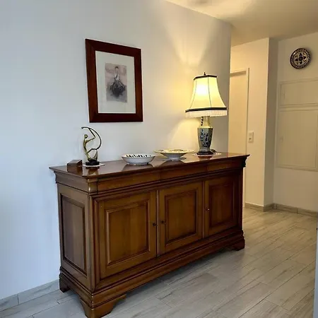Bright Sunny Flat 2 Bedrooms 750 Sqft + Free Pkg *