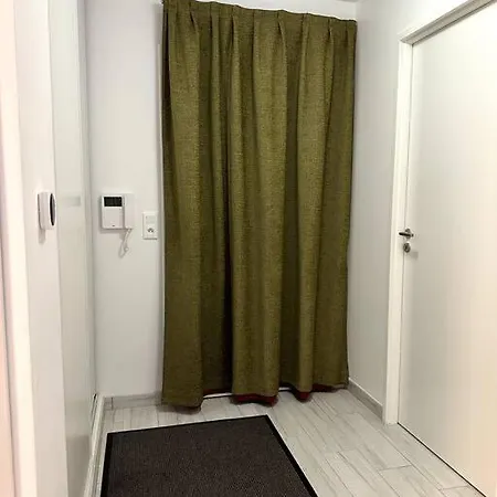 Bright Sunny Flat 2 Bedrooms 750 Sqft + Free Pkg *